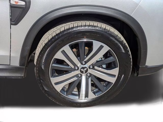 2025 Alloy Silver Metallic Mitsubishi Outlander Sport 2.0 ES 4X4 SUV