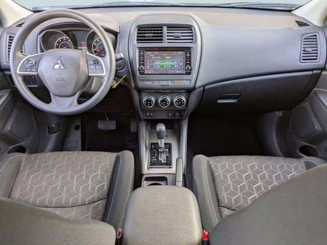 2025 Alloy Silver Metallic Mitsubishi Outlander Sport 2.0 ES 4X4 SUV