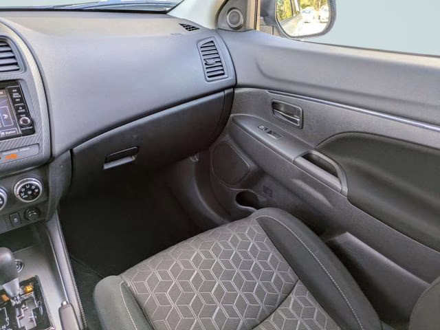 2025 Alloy Silver Metallic Mitsubishi Outlander Sport 2.0 ES 4X4 SUV