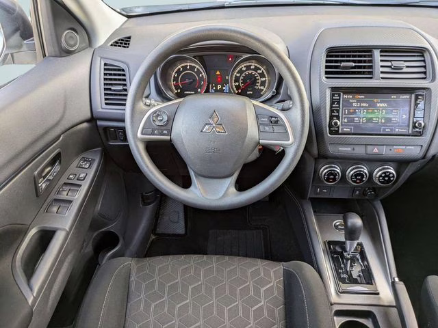 2025 Alloy Silver Metallic Mitsubishi Outlander Sport 2.0 ES 4X4 SUV