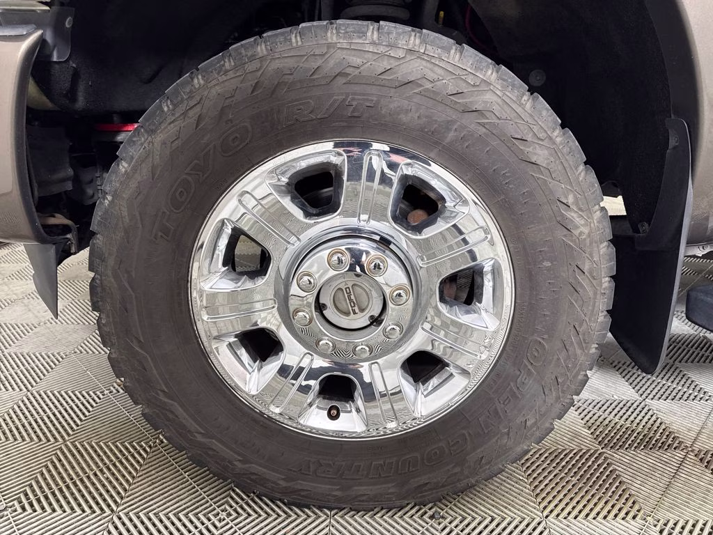 2015 White Platinum Metallic Tri-Coat Ford Super Duty F-250 SRW Lariat 4X4 Truck
