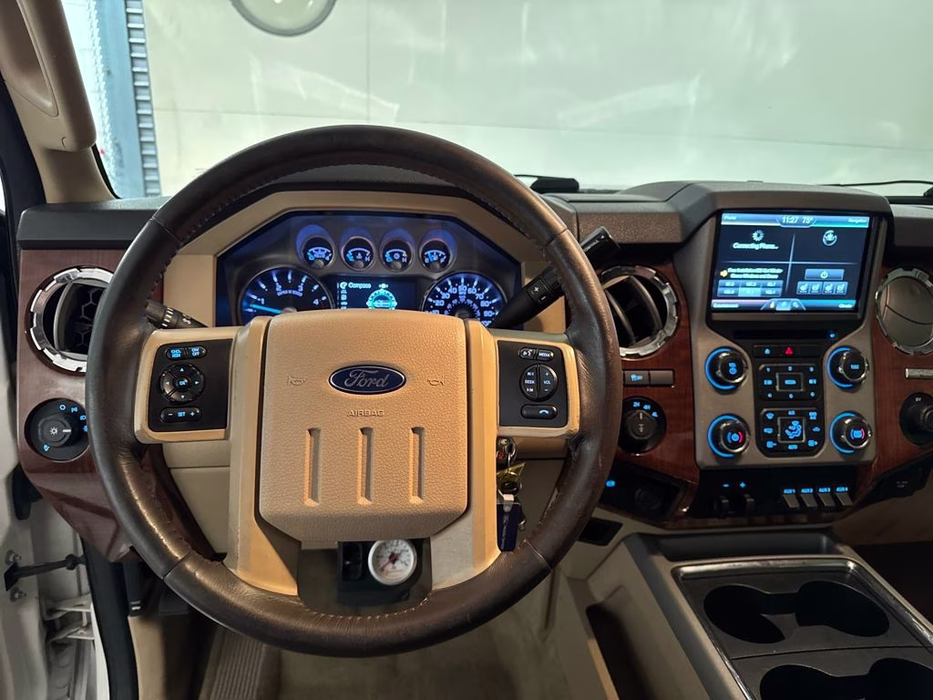2015 White Platinum Metallic Tri-Coat Ford Super Duty F-250 SRW Lariat 4X4 Truck