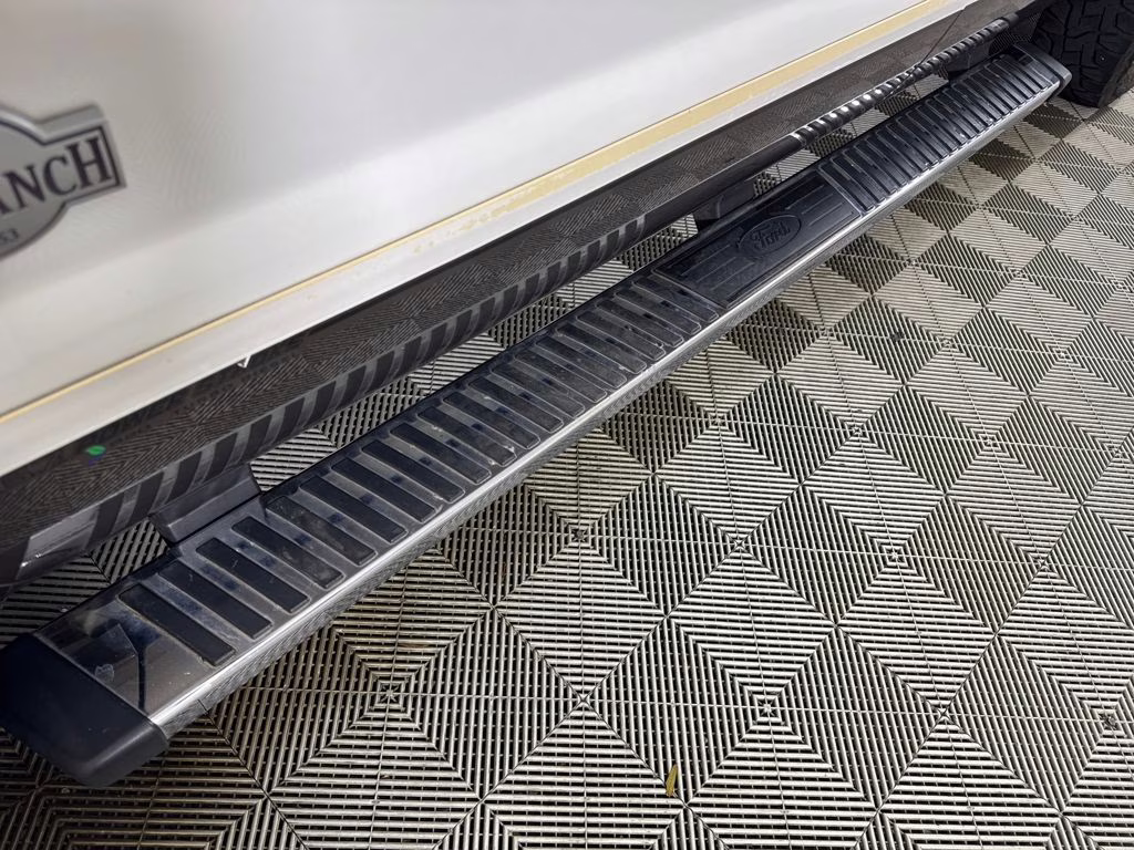 2015 White Platinum Metallic Tri-Coat Ford Super Duty F-250 SRW Lariat 4X4 Truck