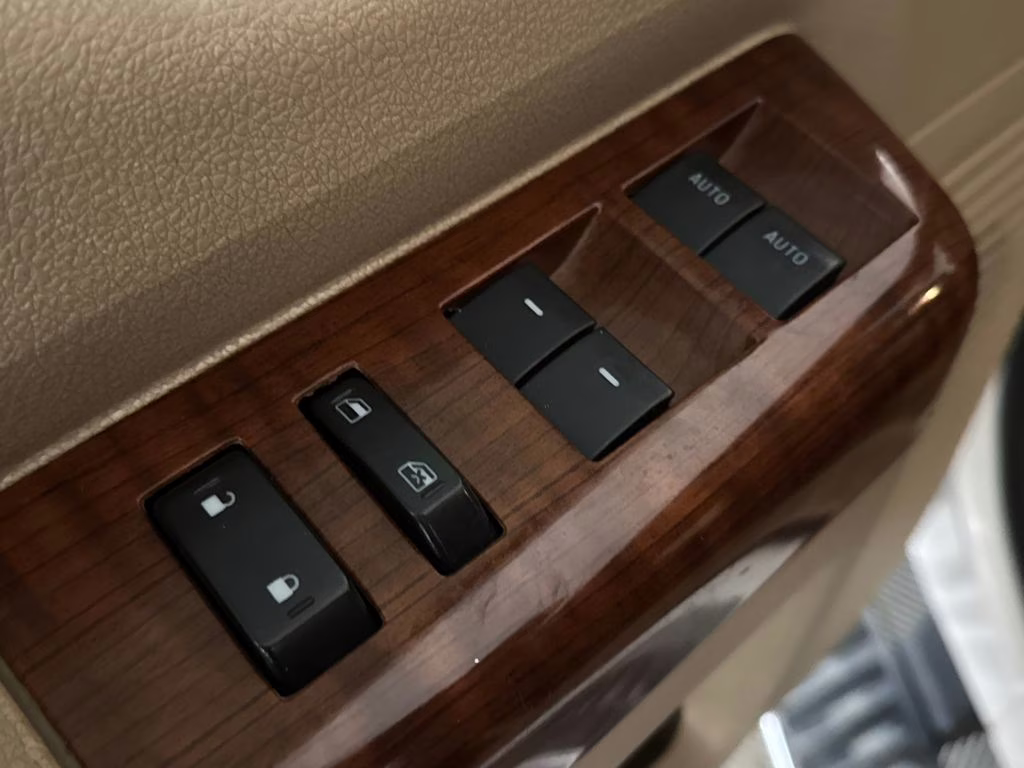 2015 White Platinum Metallic Tri-Coat Ford Super Duty F-250 SRW Lariat 4X4 Truck