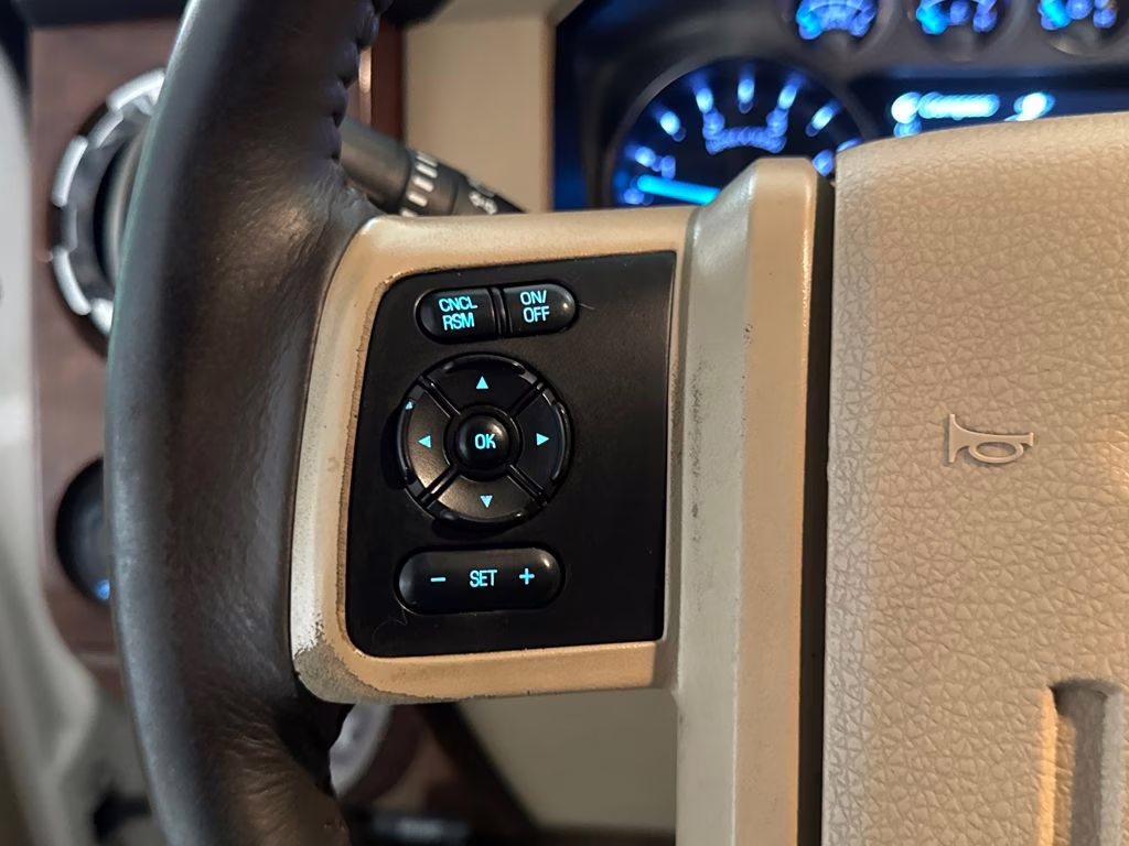 2015 White Platinum Metallic Tri-Coat Ford Super Duty F-250 SRW Lariat 4X4 Truck