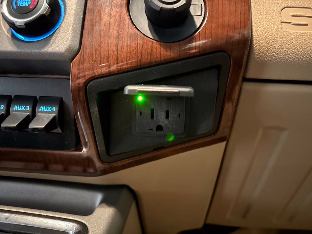 2015 White Platinum Metallic Tri-Coat Ford Super Duty F-250 SRW Lariat 4X4 Truck