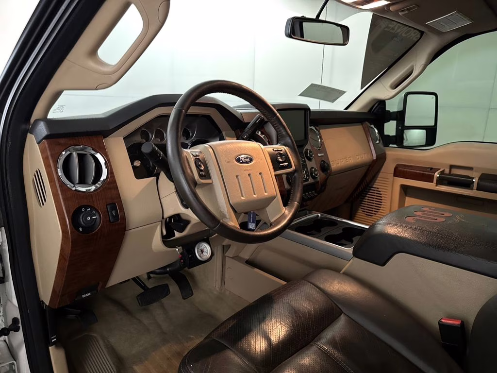 2015 White Platinum Metallic Tri-Coat Ford Super Duty F-250 SRW Lariat 4X4 Truck