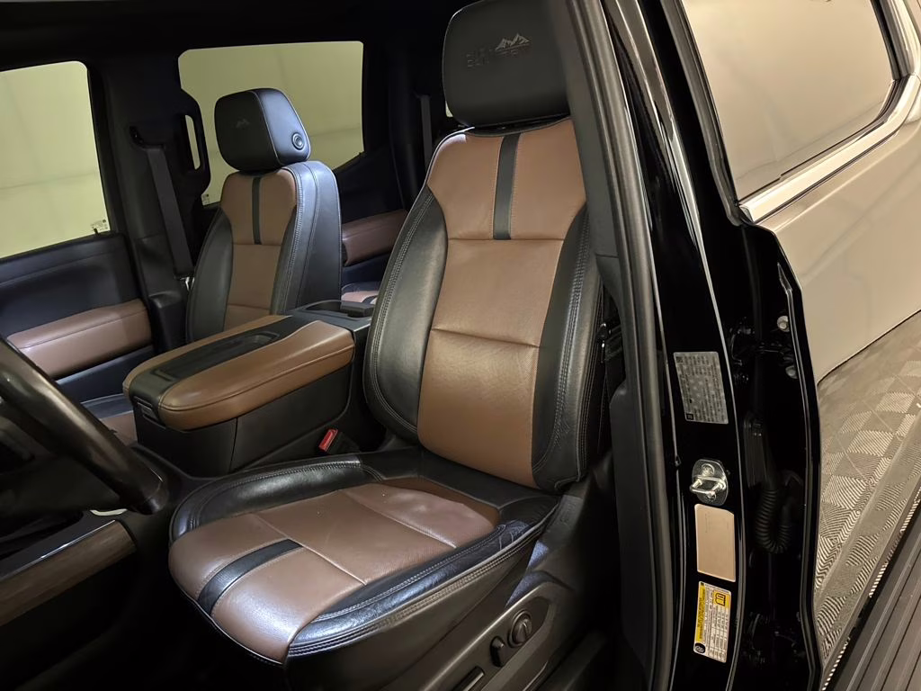 2019 Black Chevrolet Silverado 1500 High Country 4X4 Truck