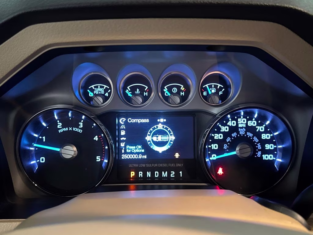 2015 White Platinum Metallic Tri-Coat Ford Super Duty F-250 SRW Lariat 4X4 Truck