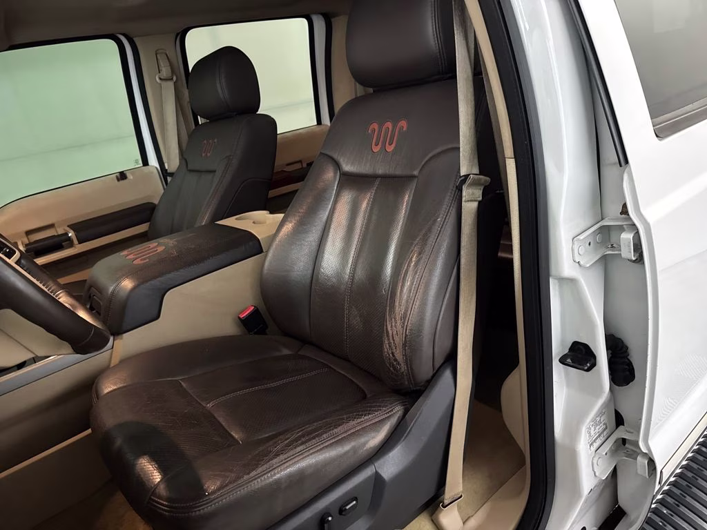 2015 White Platinum Metallic Tri-Coat Ford Super Duty F-250 SRW Lariat 4X4 Truck