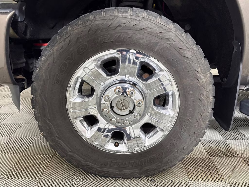 2015 White Platinum Metallic Tri-Coat Ford Super Duty F-250 SRW Lariat 4X4 Truck