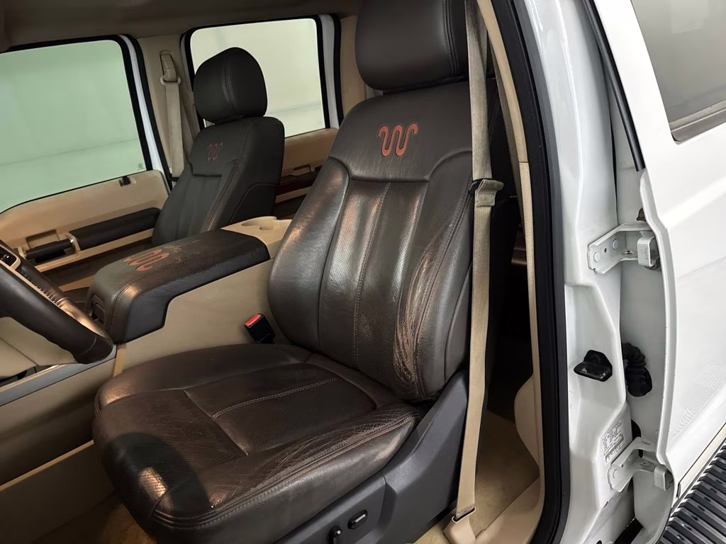 2015 White Platinum Metallic Tri-Coat Ford Super Duty F-250 SRW Lariat 4X4 Truck