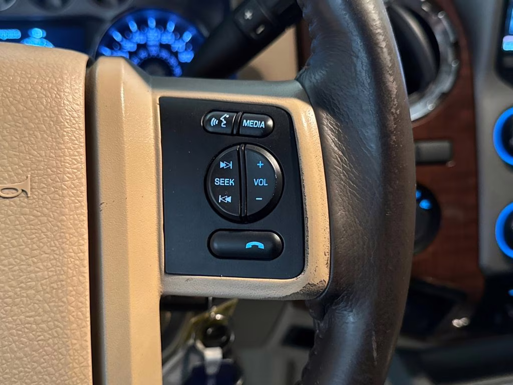 2015 White Platinum Metallic Tri-Coat Ford Super Duty F-250 SRW Lariat 4X4 Truck