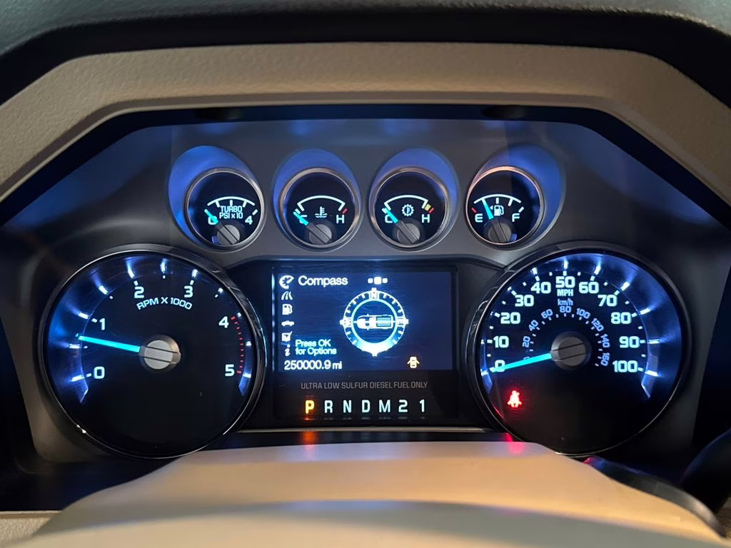 2015 White Platinum Metallic Tri-Coat Ford Super Duty F-250 SRW Lariat 4X4 Truck