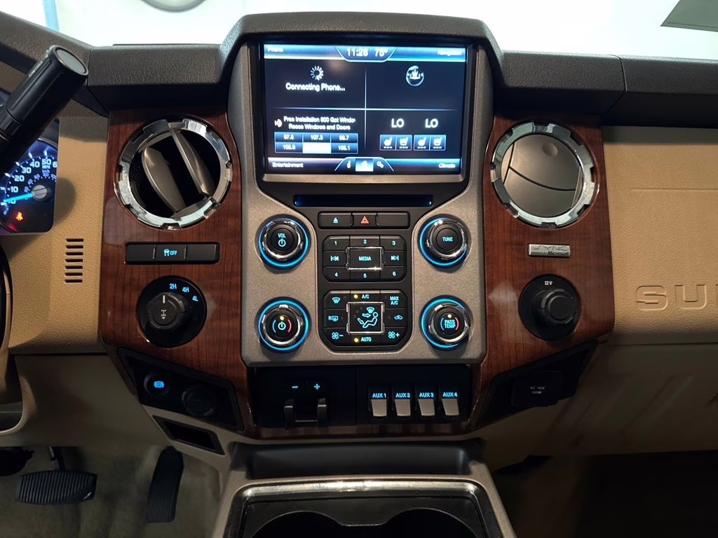 2015 White Platinum Metallic Tri-Coat Ford Super Duty F-250 SRW Lariat 4X4 Truck