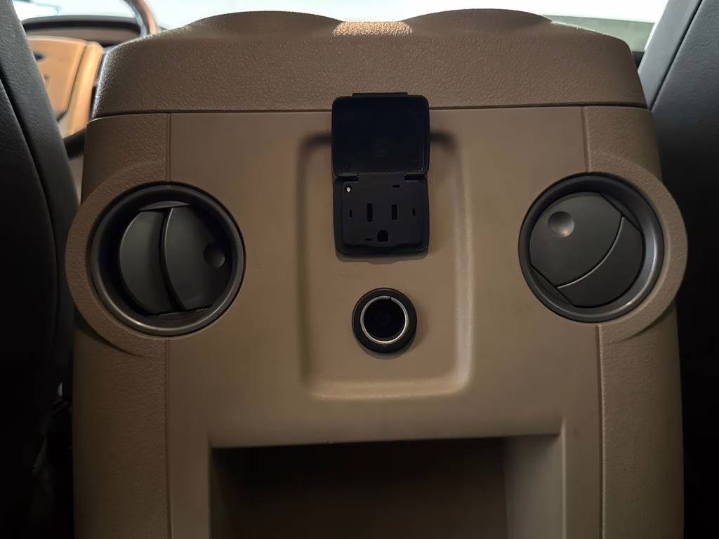 2015 White Platinum Metallic Tri-Coat Ford Super Duty F-250 SRW Lariat 4X4 Truck