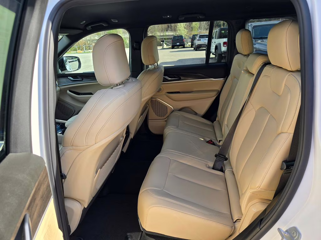 2026 Bright White Clearcoat Jeep Grand Cherokee Limited 4X4 SUV