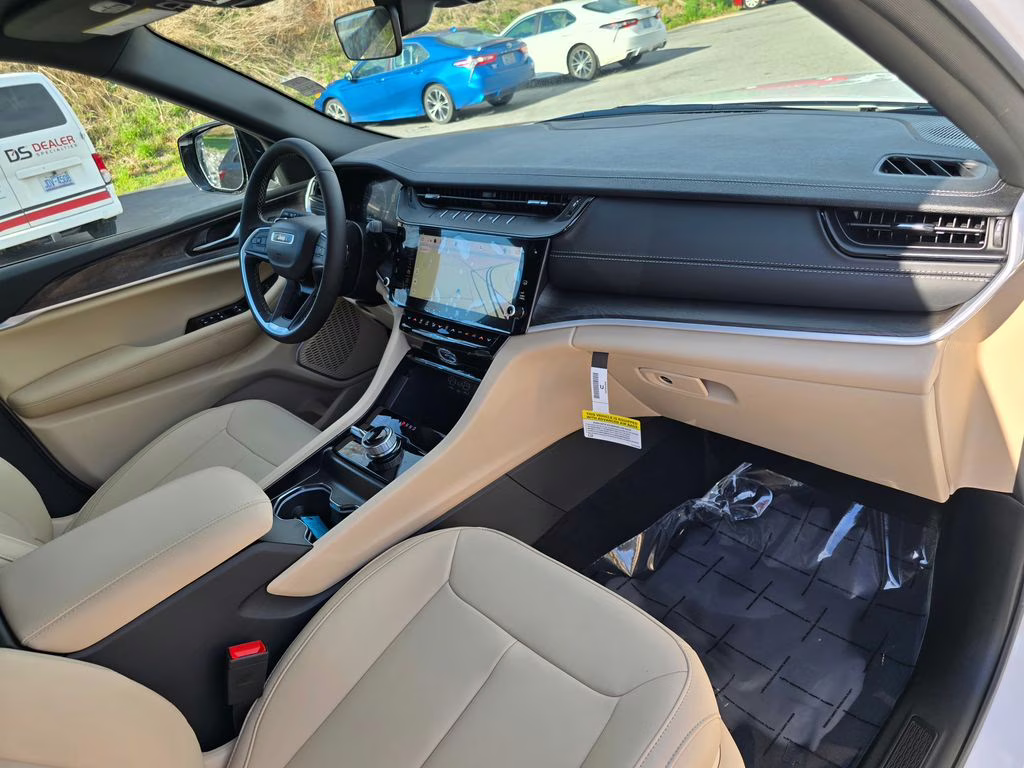 2026 Bright White Clearcoat Jeep Grand Cherokee Limited 4X4 SUV