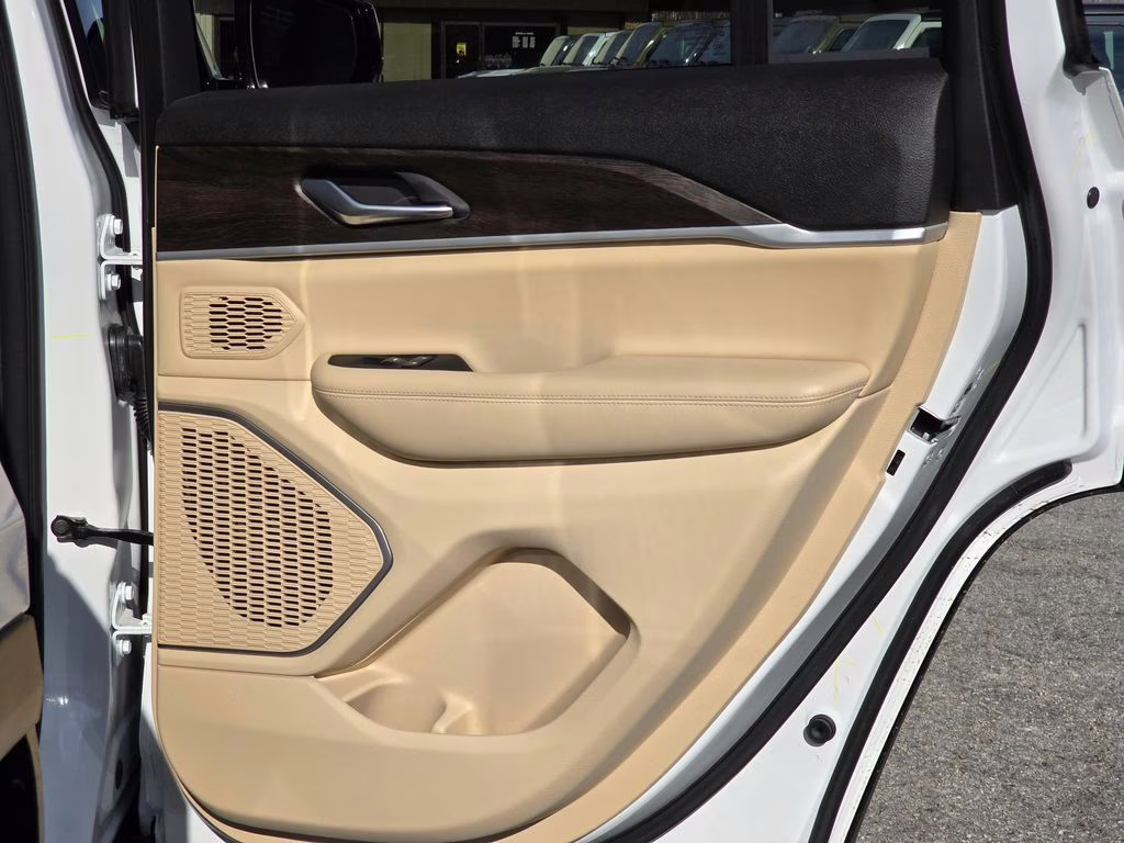 2026 Bright White Clearcoat Jeep Grand Cherokee Limited 4X4 SUV