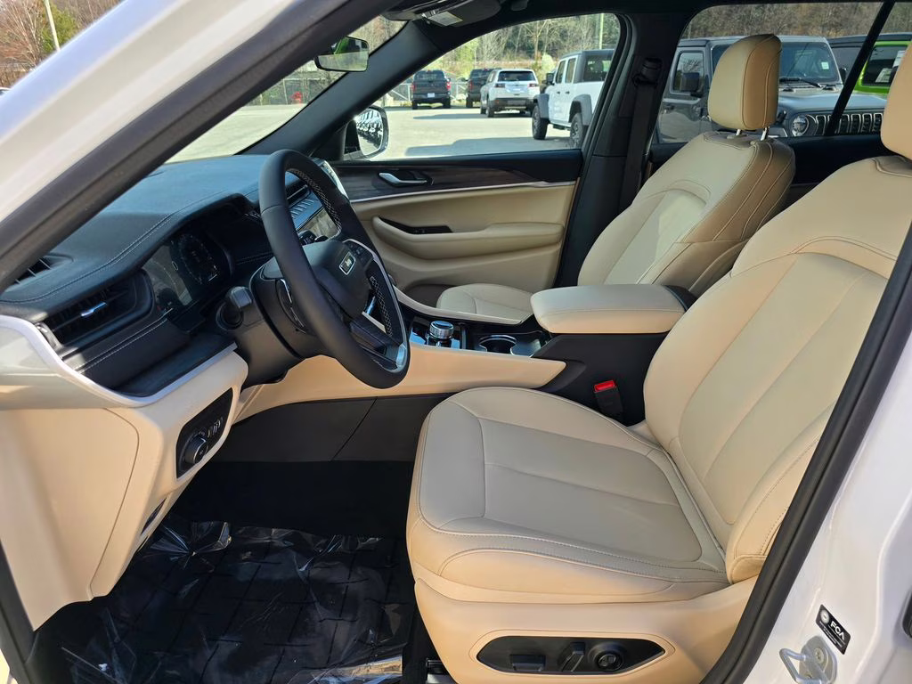 2026 Bright White Clearcoat Jeep Grand Cherokee Limited 4X4 SUV