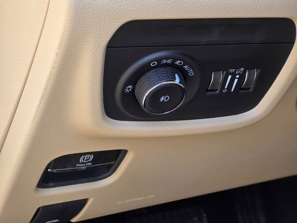 2026 Bright White Clearcoat Jeep Grand Cherokee Limited 4X4 SUV