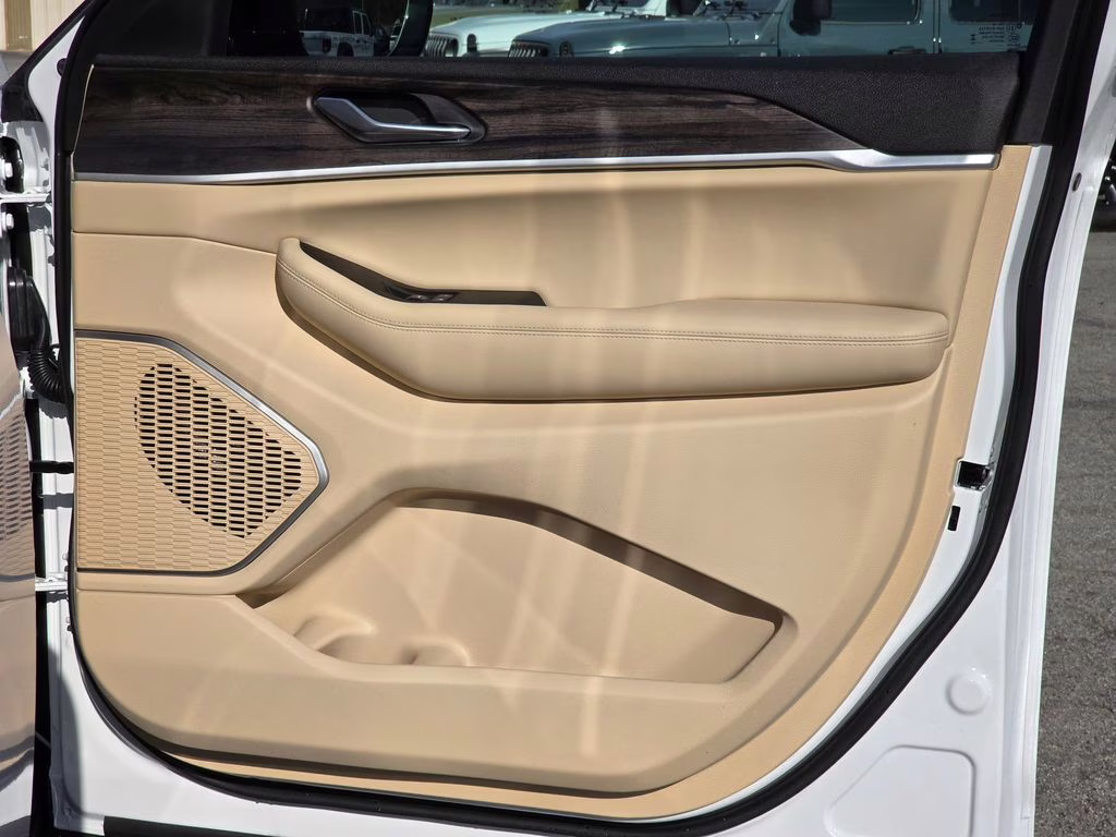 2026 Bright White Clearcoat Jeep Grand Cherokee Limited 4X4 SUV