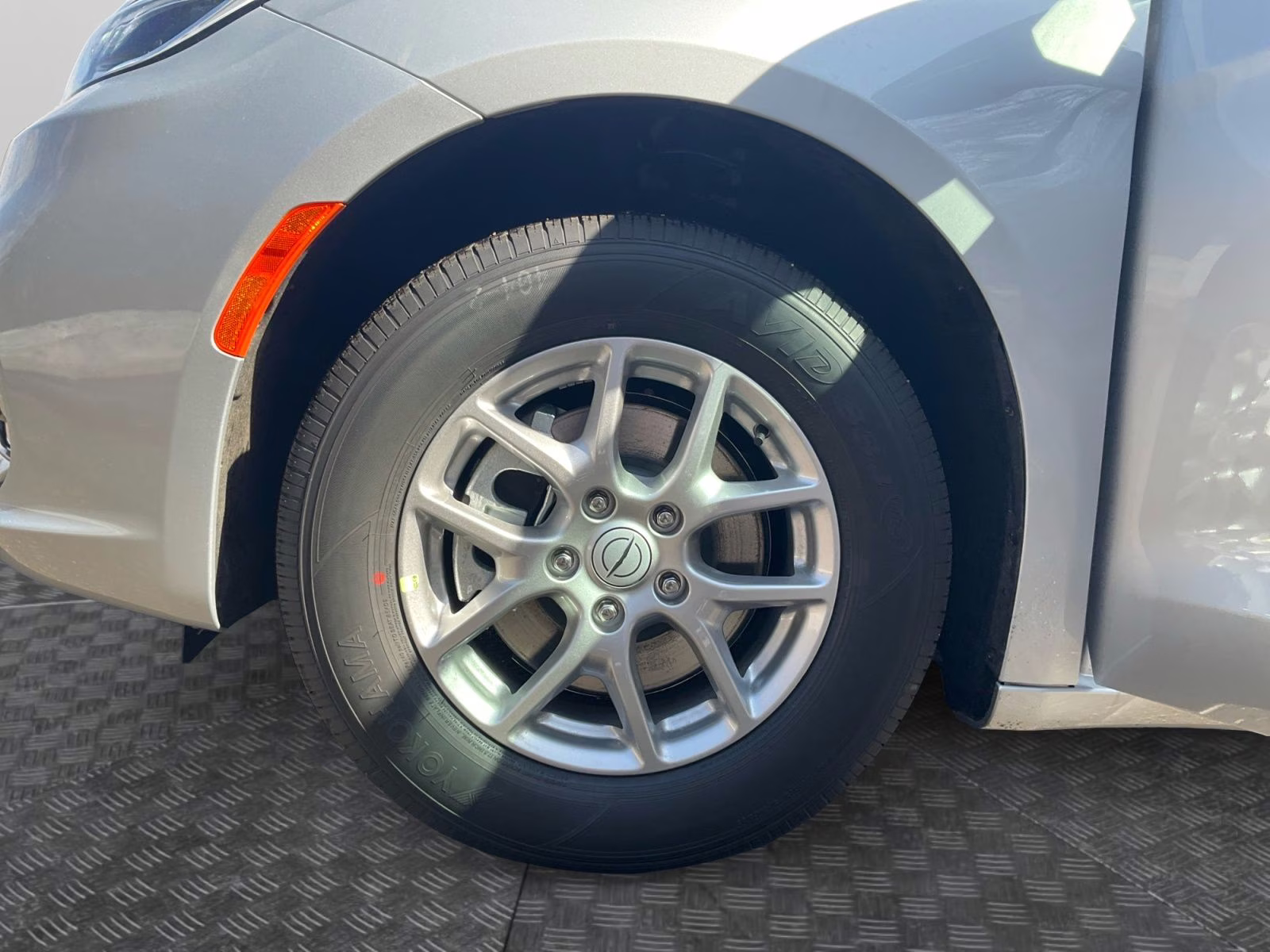 2026 Silver Mist Clearcoat Chrysler Pacifica Select FWD Van