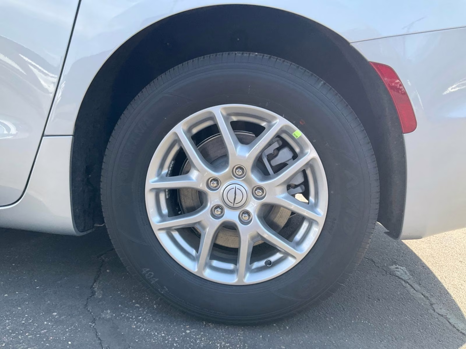 2026 Silver Mist Clearcoat Chrysler Pacifica Select FWD Van