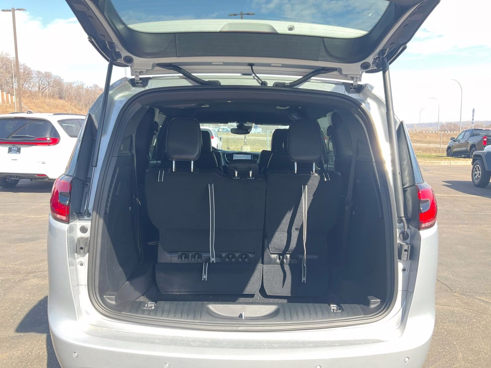 2026 Silver Mist Clearcoat Chrysler Pacifica Select FWD Van