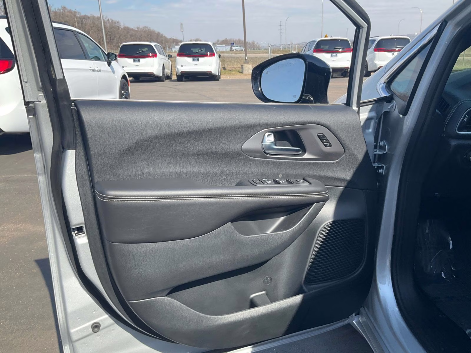 2026 Silver Mist Clearcoat Chrysler Pacifica Select FWD Van