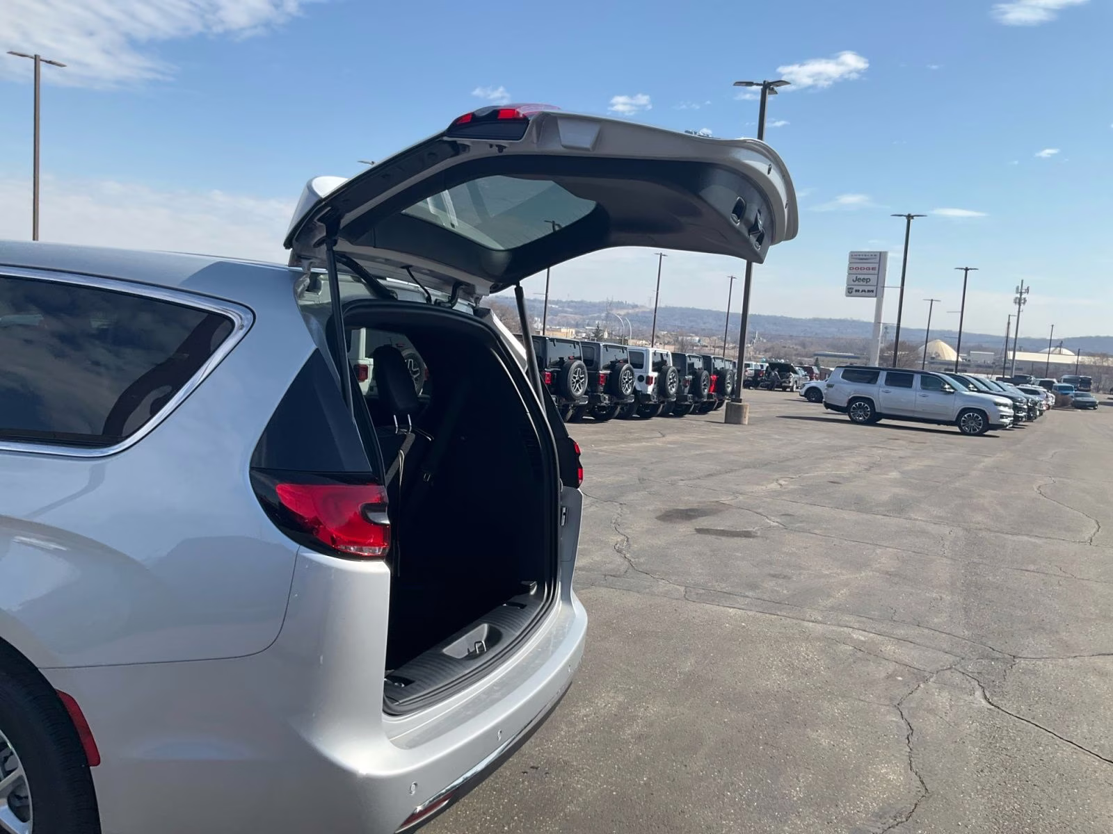 2026 Silver Mist Clearcoat Chrysler Pacifica Select FWD Van