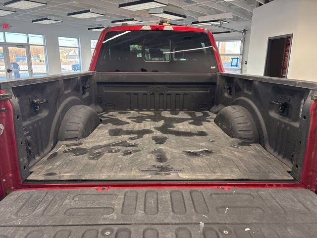 2022 Rapid Red Metallic Tinted Clearcoat Ford Super Duty F-250 SRW Lariat 4X4 Truck