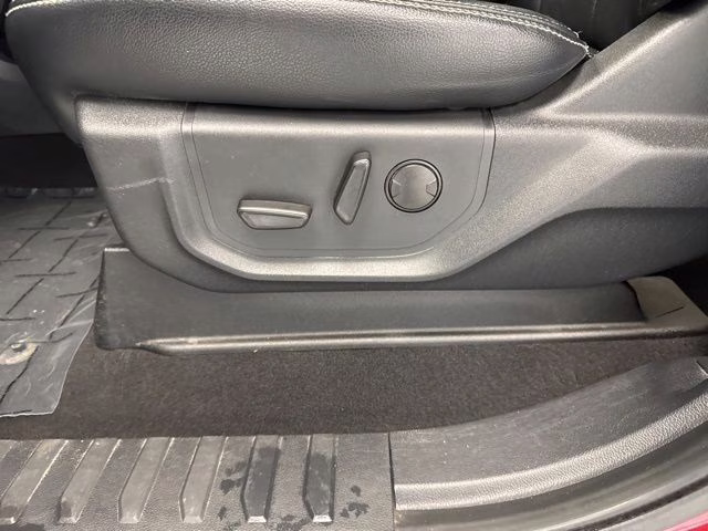 2022 Rapid Red Metallic Tinted Clearcoat Ford Super Duty F-250 SRW Lariat 4X4 Truck