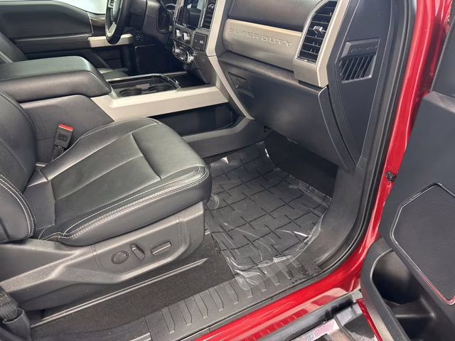 2022 Rapid Red Metallic Tinted Clearcoat Ford Super Duty F-250 SRW Lariat 4X4 Truck