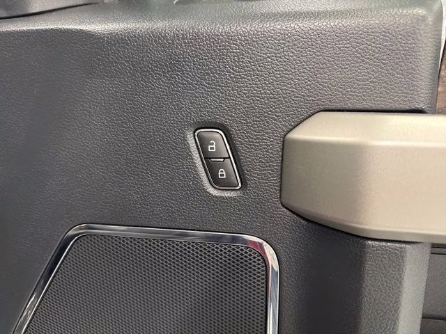 2022 Rapid Red Metallic Tinted Clearcoat Ford Super Duty F-250 SRW Lariat 4X4 Truck