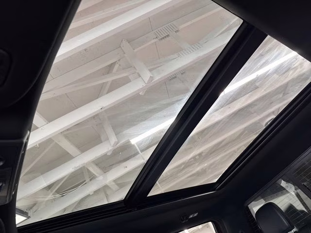 2022 Rapid Red Metallic Tinted Clearcoat Ford Super Duty F-250 SRW Lariat 4X4 Truck