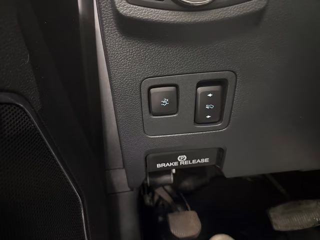 2022 Rapid Red Metallic Tinted Clearcoat Ford Super Duty F-250 SRW Lariat 4X4 Truck