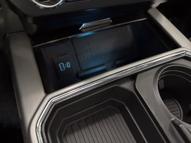 2022 Rapid Red Metallic Tinted Clearcoat Ford Super Duty F-250 SRW Lariat 4X4 Truck