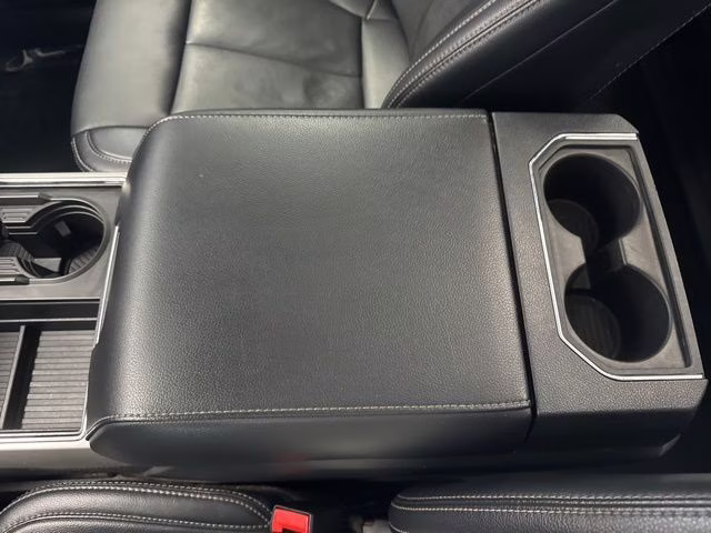 2022 Rapid Red Metallic Tinted Clearcoat Ford Super Duty F-250 SRW Lariat 4X4 Truck