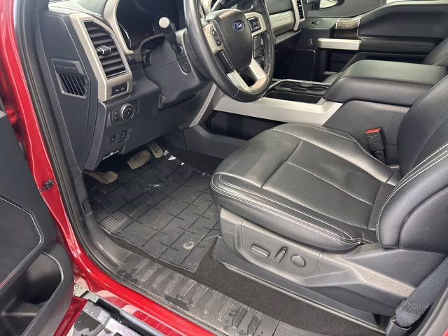 2022 Rapid Red Metallic Tinted Clearcoat Ford Super Duty F-250 SRW Lariat 4X4 Truck