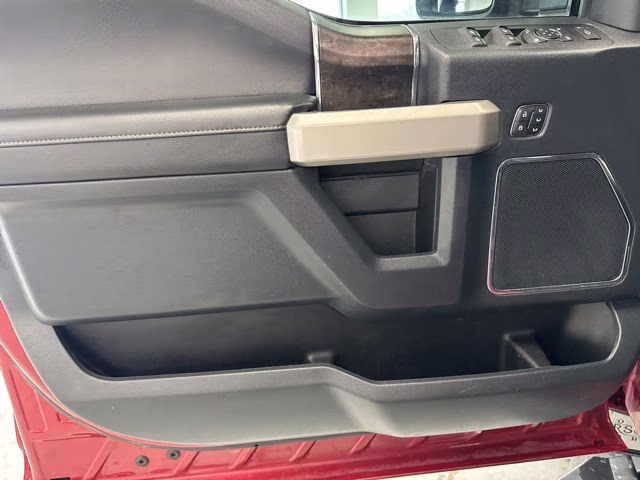 2022 Rapid Red Metallic Tinted Clearcoat Ford Super Duty F-250 SRW Lariat 4X4 Truck