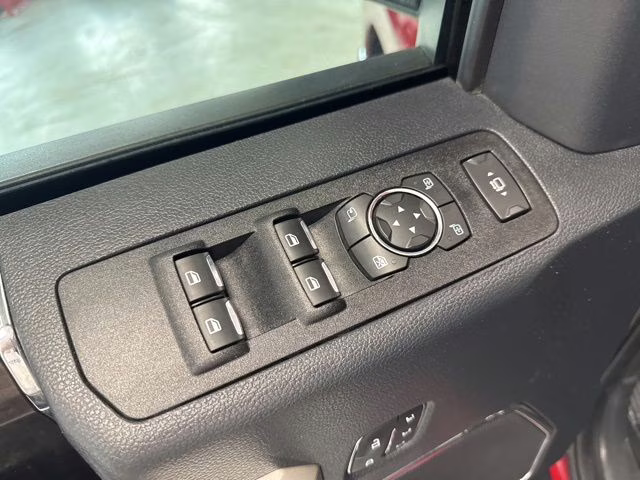 2022 Rapid Red Metallic Tinted Clearcoat Ford Super Duty F-250 SRW Lariat 4X4 Truck