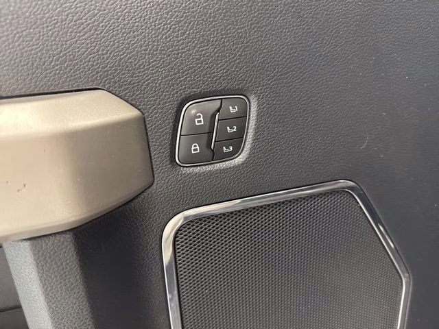 2022 Rapid Red Metallic Tinted Clearcoat Ford Super Duty F-250 SRW Lariat 4X4 Truck