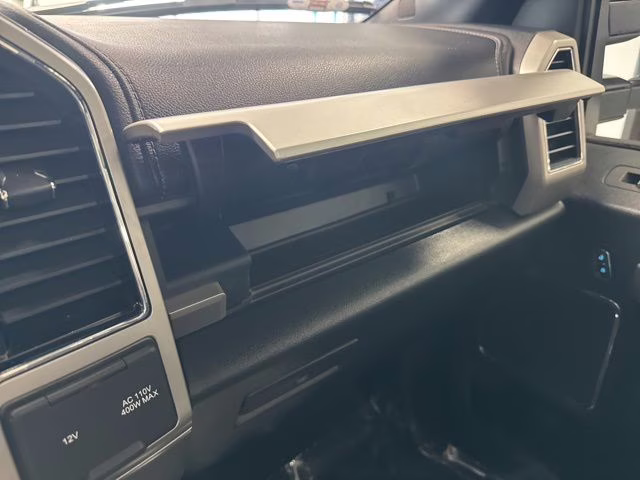 2022 Rapid Red Metallic Tinted Clearcoat Ford Super Duty F-250 SRW Lariat 4X4 Truck