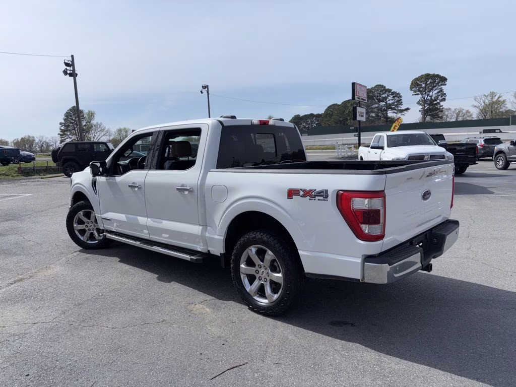 2021 Star White Metallic Tri-Coat Ford F-150 LARIAT 4X4 Truck