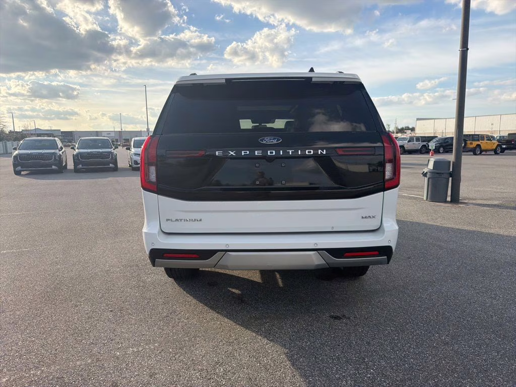 2025 Oxford White Ford Expedition Max Platinum 4X4 SUV