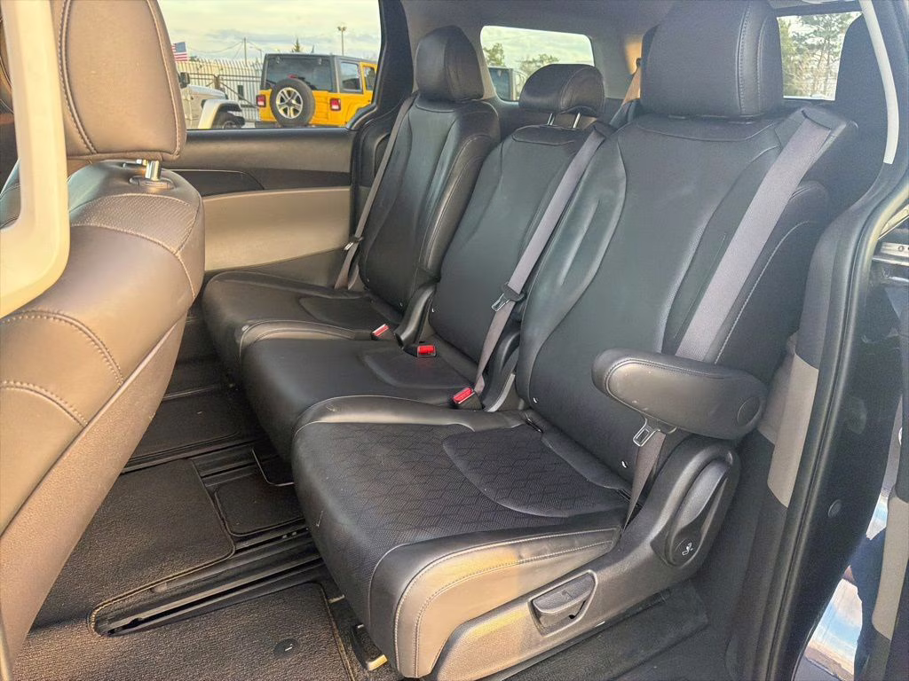 2025 Deep Chroma Blue Kia Carnival LXS FWD Van