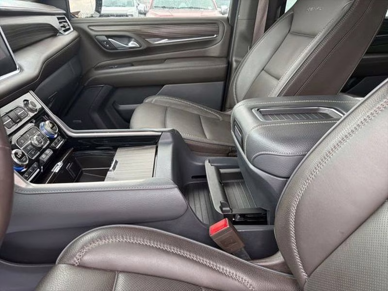 2024 White Frost Tricoat GMC Yukon XL Denali 4X4 SUV