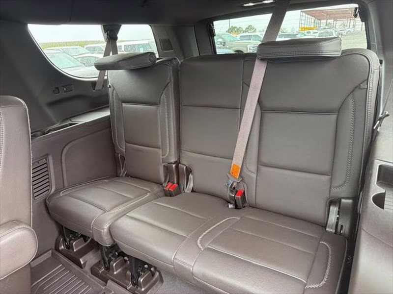 2024 White Frost Tricoat GMC Yukon XL Denali 4X4 SUV