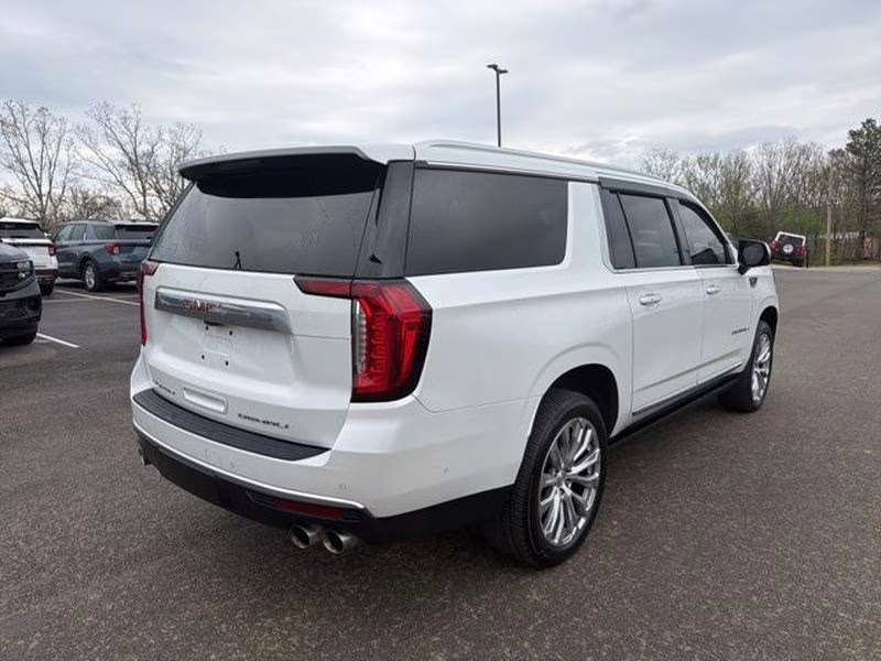 2024 White Frost Tricoat GMC Yukon XL Denali 4X4 SUV
